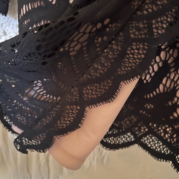 Lilly Pulitzer NWT | Lace Tiki Wrap Romper Dress - Picture 7 of 15